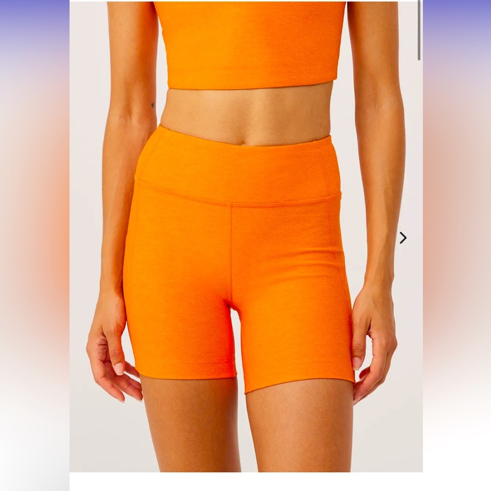 NWT Outdoor Voices Warmup 5" Short in Clementine